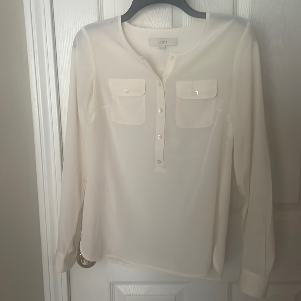 Loft blouse feminine, elegant, stunning Excellent preowned condition